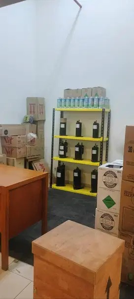 Pagawai driver mobil untuk bantu kirim barang