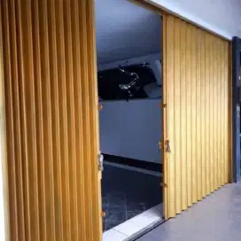 Folding gate roling door