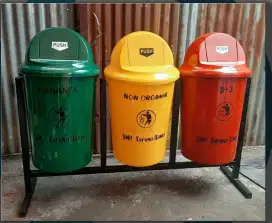 Tong sampah plastik