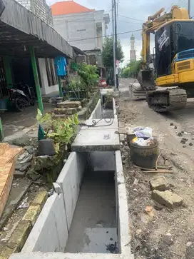 Pagar beton dan box culvert sidowungu