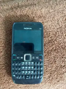 Nokia E63 warna hitam