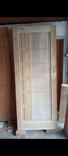 Pintu minimalis dan panel