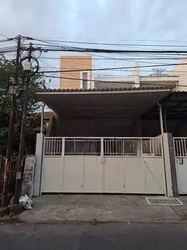 Baru renov??Rumah karang asem di jalan besar siap huni (jalanraya)