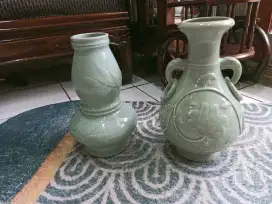 Sepasang guci celadon antik