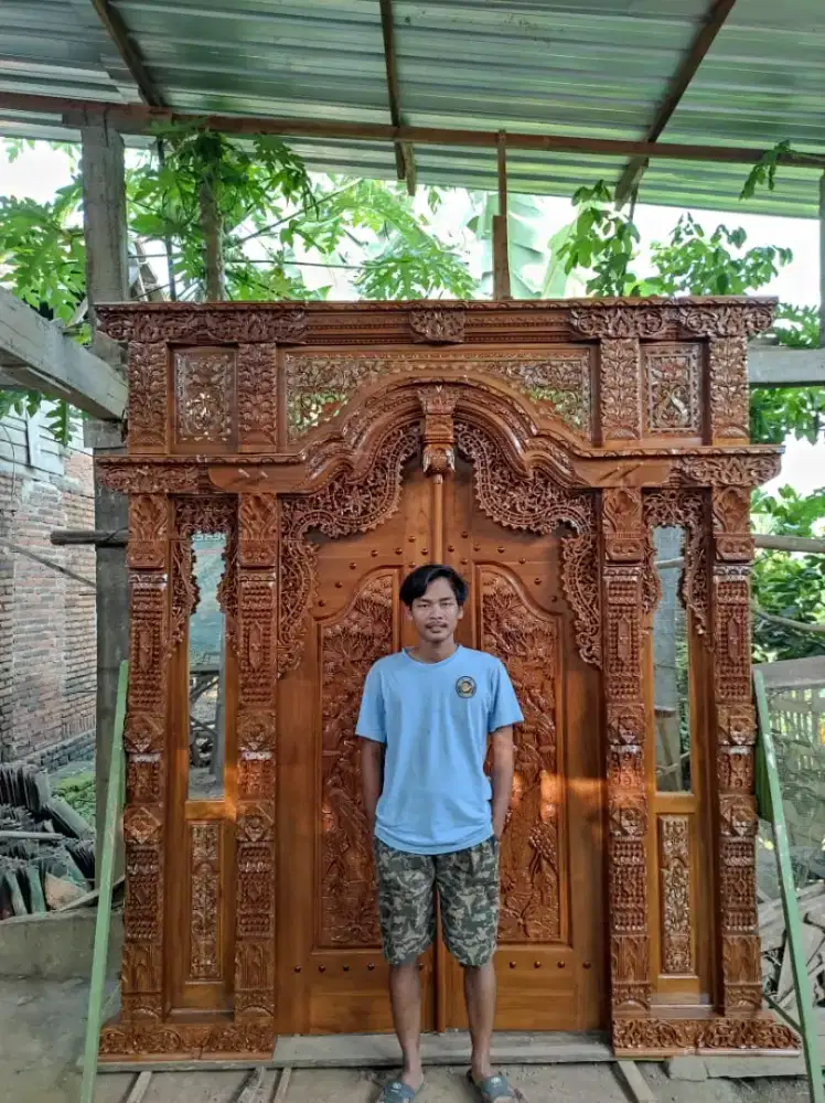Pintu gebyok relief