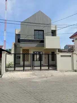Rumah ready 7,5x20 baru murah strategis sktr Hrtsning dkt MALL DIAMOND