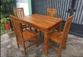 Paket Meja dan 4 Kursi Makan Kayu Jati Minimalis Finishing Alusan