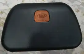 bricks pouch hitam