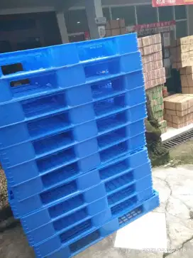 Pallet plastik bekas kondisi 95% harga termurah