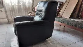 Rongsokan Lazy Boy dari kulit halus