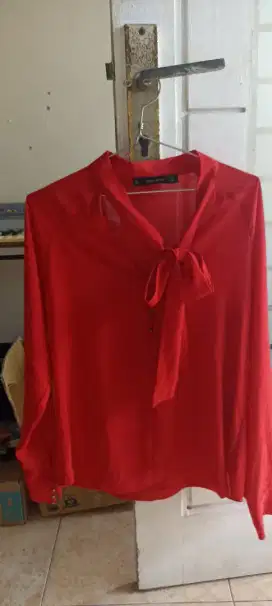 Dijual cepat blouse merah zara