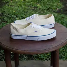 Sepatu Sneakers Vans Authentic White Parchment Classic Original Resmi