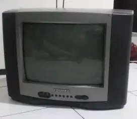 TV tabung 14' merk Toshiba ( perlu diservice )