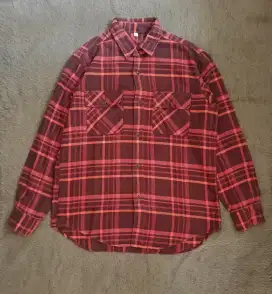 Flannel uniqlo merah agak orange veterano