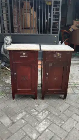 Sepasang meja laci marmer jadul