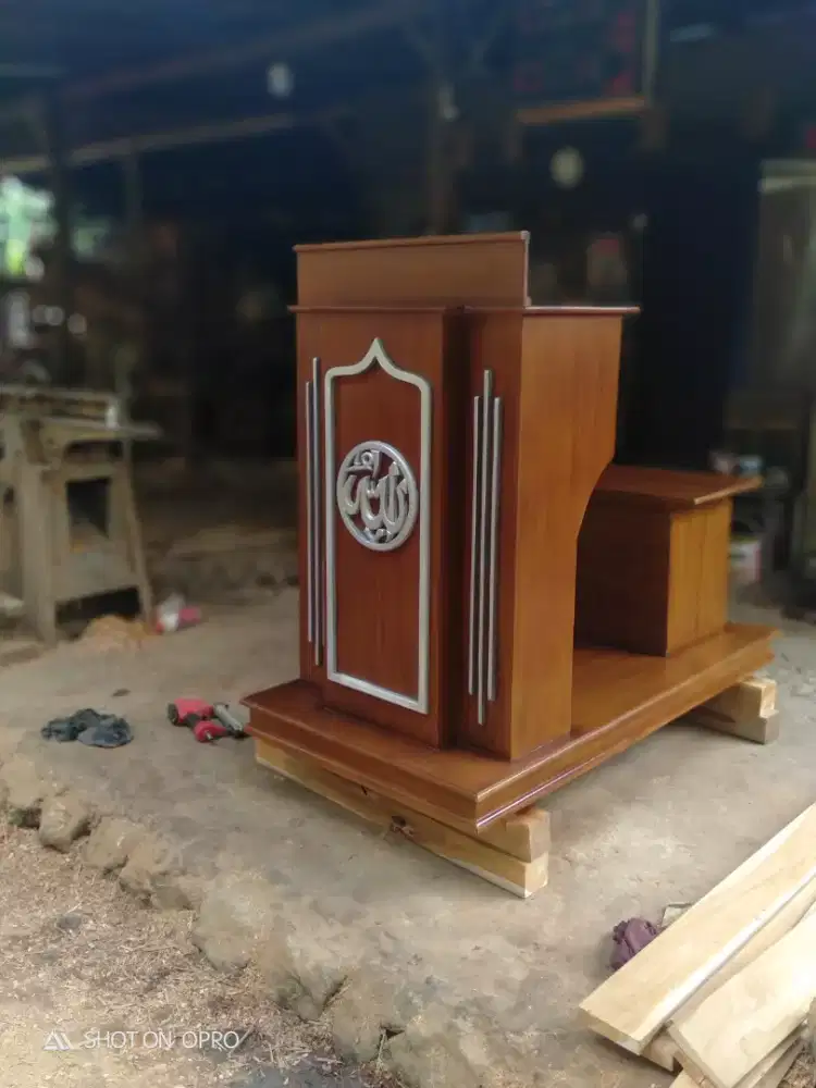 Podium mimbar masjid