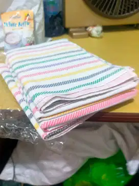 Kain lurik warna pelangi