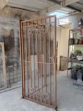 Tralis pintu mewah