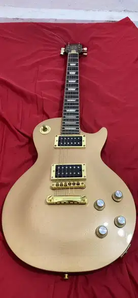 DIJUAL GITAR ELEKTRIK GIBSON LESS PAUL GOLD METALIK