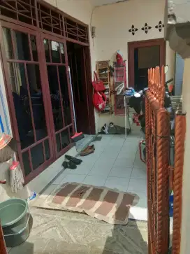 Jual murah rumah Strategis siap tinggal daerah lapangan ros jaksel