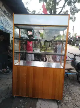 Seteling ayam penyet atau mie aceh