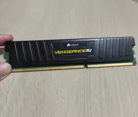 RAM DDR3 4GB PC12800 merk Corsair Vengeance