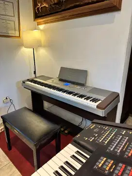 Yamaha DGX-640 3 Pedal Piano Arius Clavinova Electone Keyboard