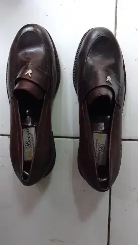 Sepatu boogie baru