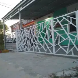 Pagar minimalis desain motif abstrak