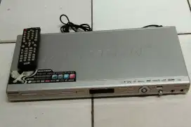 Jual seadanya Dvd player Maxtron DVD-9520A XD,  Usb , karoke 2 mic.