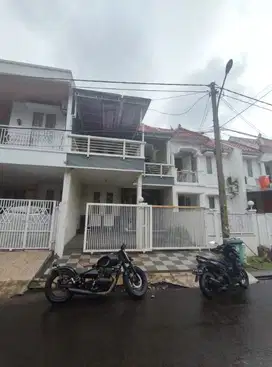 Dijual rumah 2 lantai di taman puspa, harapan indah 2
