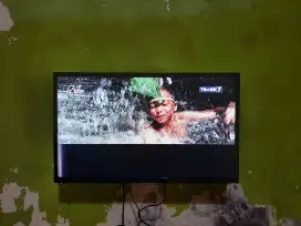 Tv led Mito 28 inci lengkap.