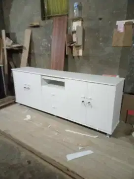 Meja Tv 2 meter warna putih