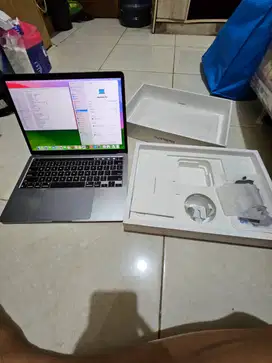 Jual Macbook Pro 13 inch M1 8GB/256GB Silver