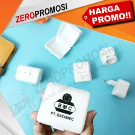 Travel Adaptor UAR01 Konverter Charger Cetak Logo Untuk Souvenir