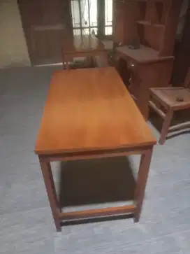 Meja serba guna