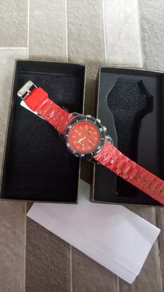 Dijual jam ZEGAREK Red original