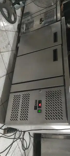 Di jual undercouter chiller 2 pintu ukuran 136x70x85
