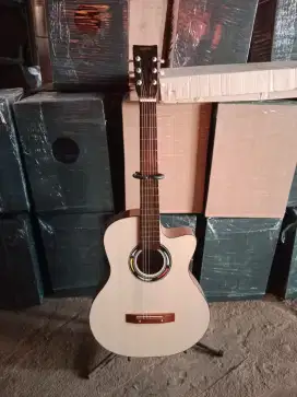 Gitar akustik string crem