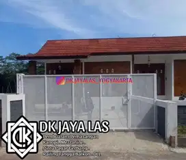 Pintu pagar besi galvanis . Kanopi besi galvanis. Railing tangga