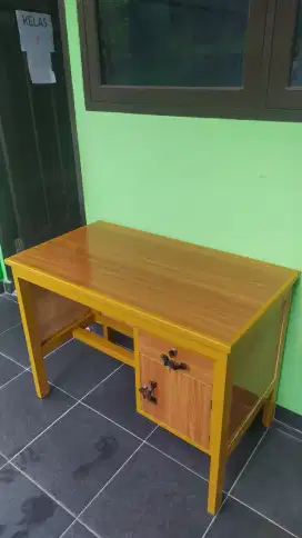 Meja kerja ukuran 1mx60cm