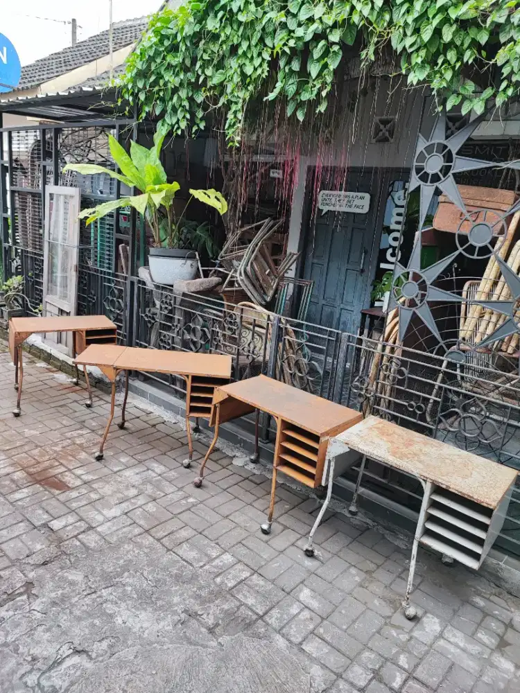 Meja Kerja Besi Vintage Bekas Property Kantor Rumah Sakit thn 70an