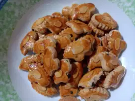 Spicy Almond Cookies