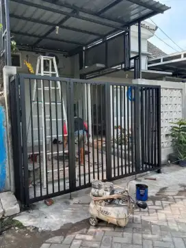 Pagar garasi rumah