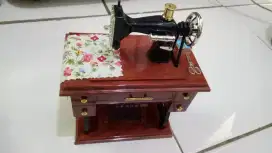 Kotak Music Antik dan Unik