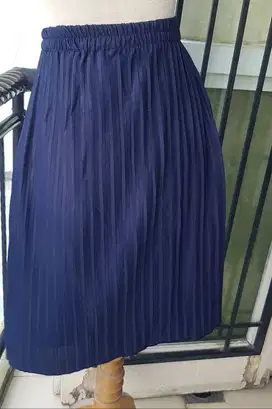 rok plisket navy
