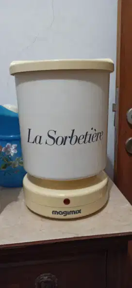 Ice cream maker