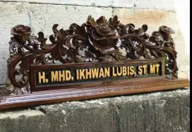Papan nama kantor motif ukir materil kayu jati perhutani