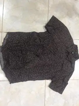 kemeja merk UNI QLO ori size M