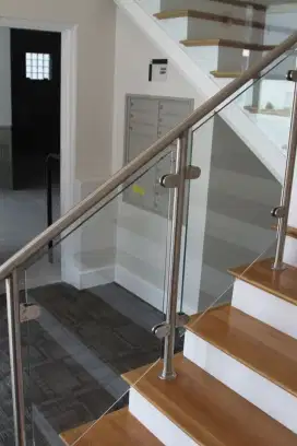 Pagar stainless kaca untuk tangga dan balkon *25